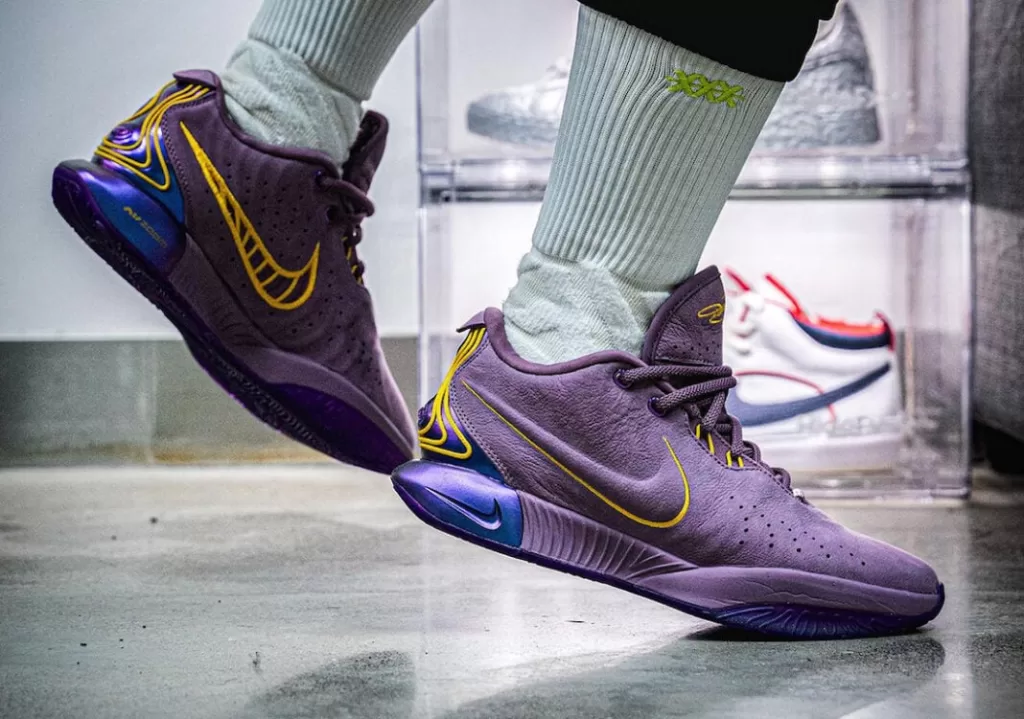 Nike LeBron 21 Violet Dust